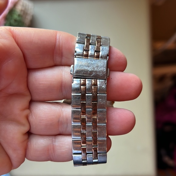 Michael Kors Runway Women's watch - Picture 3 of 3